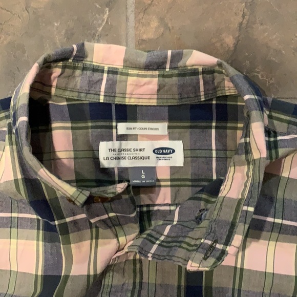Old navy men’s plaid button up - Picture 3 of 3